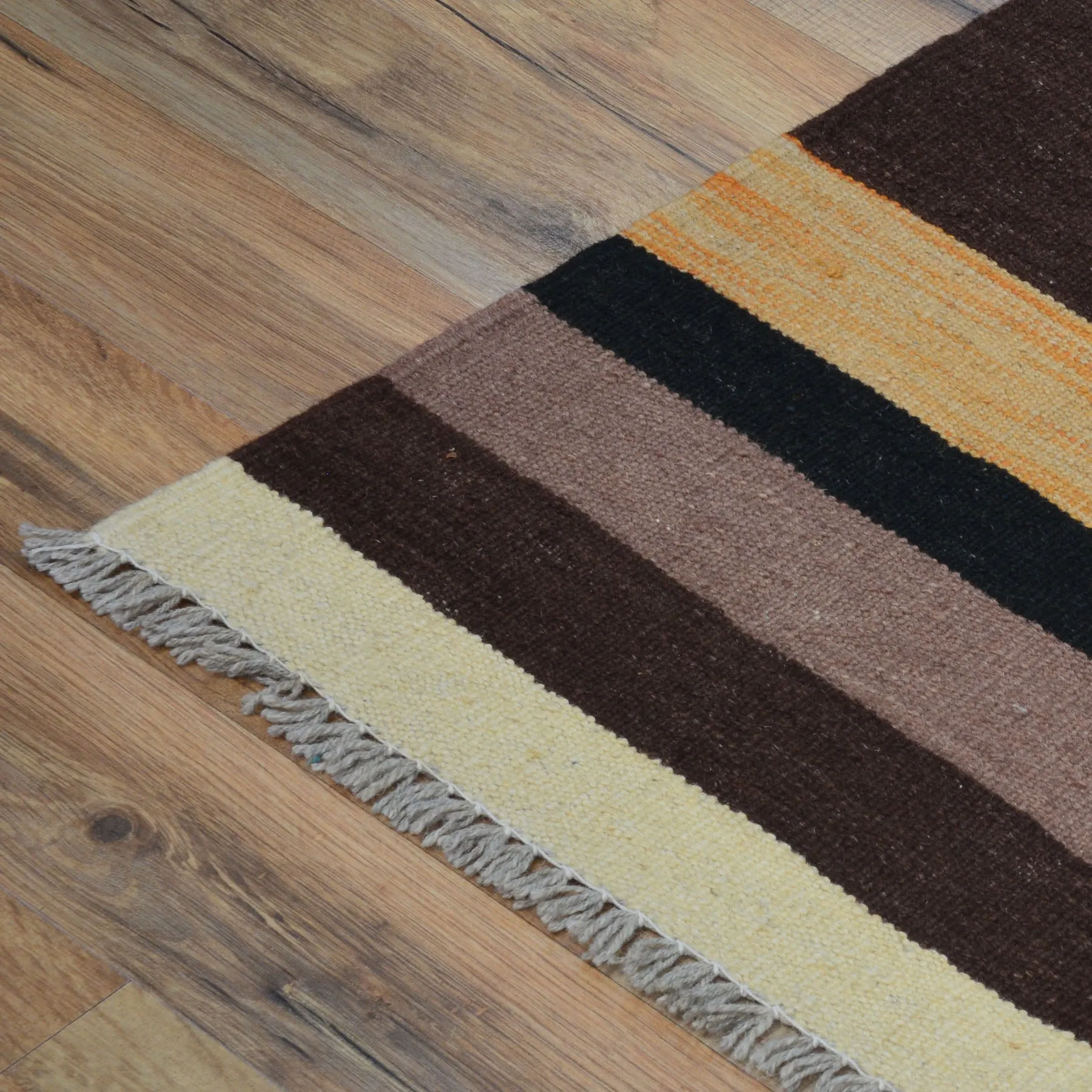 Hand-Woven Tribal Kilim Southwestern Design Wool Rug (Size 6.4 X 9.9) Cwral-8700