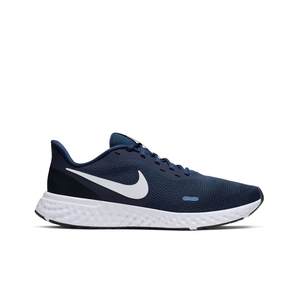 Nike Revolution 5