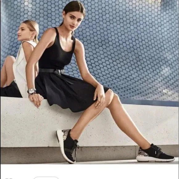 These show light use! Womens MICHAEL Michael Kors Amanda Trainer Mesh Sneakers, Black Snake, Sz 7