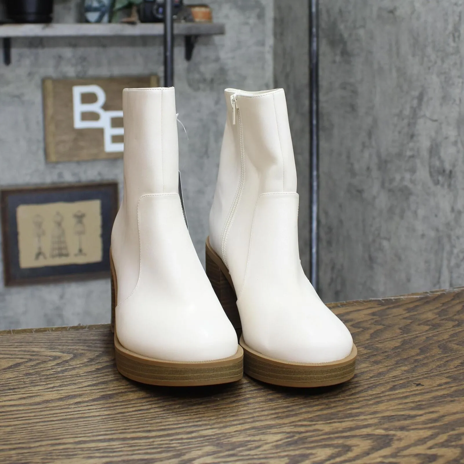 Universal Thread Jenna Platform Boots with Memory Foam Insole Off White 7.5M